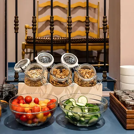 阿勒山迪亚别墅酒店 4*