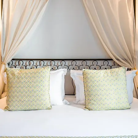 阿勒山迪亚别墅酒店