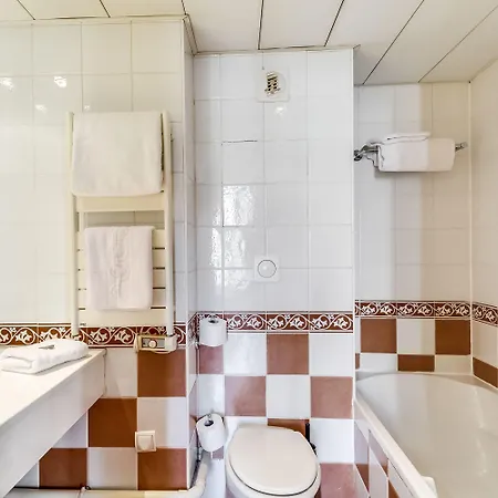 阿勒山迪亚别墅酒店 4*