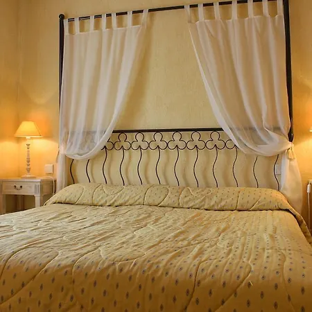 阿勒山迪亚别墅酒店 4*