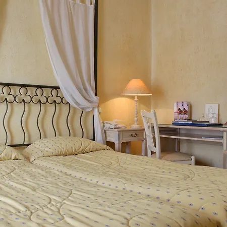 Alessandra מלון 4*