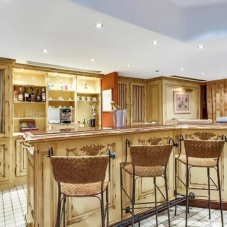 アレッサンドラ 4* パリ