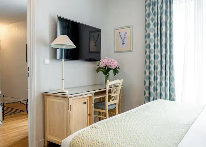 ホテル アレッサンドラ パリ