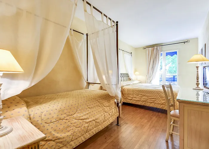 ホテル アレッサンドラ パリ